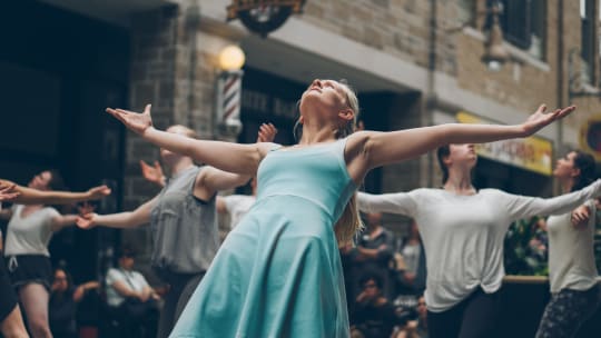 ballerinas dancing