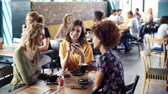 Women in a coffeeshop