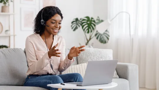 3 Phrases Women Who Look Confident Use All The Time That Other People Don’t