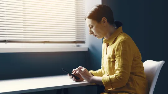 6 Inarguable Signs That Layoffs Are Coming, According to a Career Coach