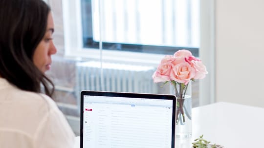 woman looking for jobs