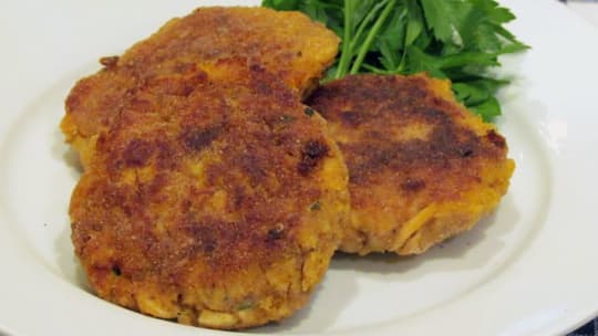 Salmon sweet potato cakes