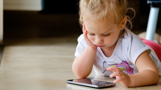 Child on smartphone
