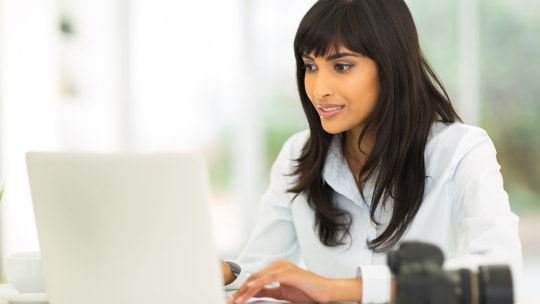 woman at computer frustrated