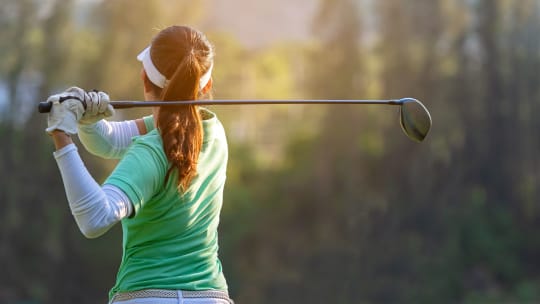 woman golfing