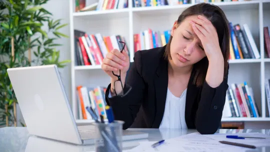 I’m a Career Coach — This is the Most Noticeable Career Mistake (and How I Help My Clients Fix It)