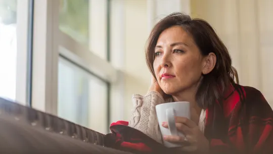 8 Ways to Manage Your Financial Anxiety, According to Mental Health Professionals