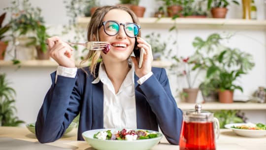 woman eating lunch at work