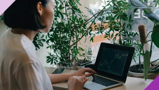 Woman using a computer, illustrating the use of robo-advisors