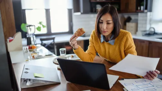 woman working from home eating lunch