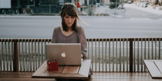Woman with laptop at a cafe