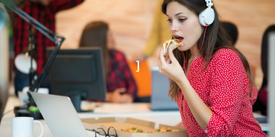 woman eating lunch at desk