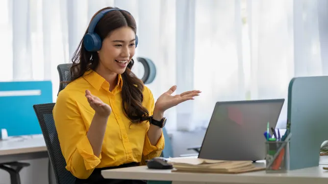 IT job candidate answering an interview question