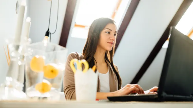 8 Secrets High-Performers Use To Become Indispensable at Work (Even During a Recession)