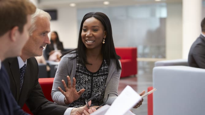 woman pitching herself at a networking event
