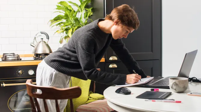 9 Habits of People Who've Been Impressing Their Boss While Working Remotely