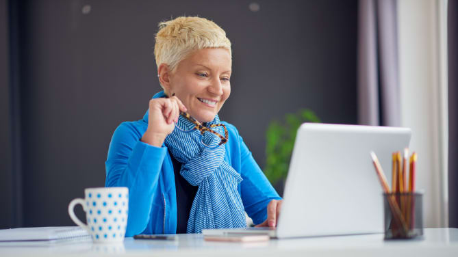 woman writing retirement letter