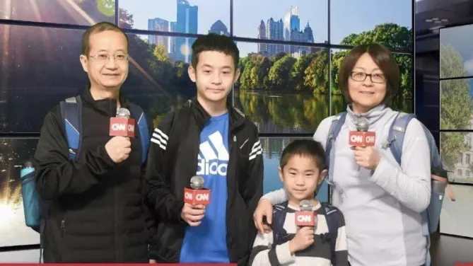 Mingju Sun and family.