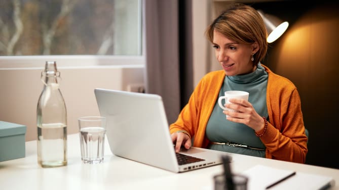 Pregnant woman using laptop
