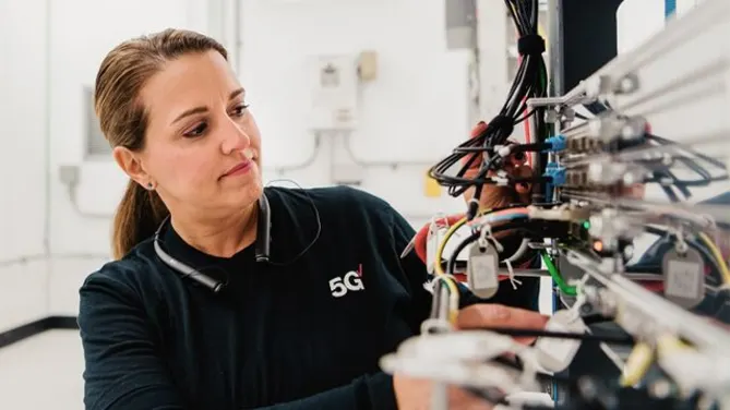 A Verizon employee