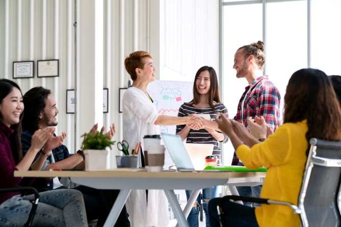 manager recognizing employee in meeting