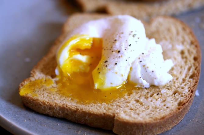This is the time of year I love me a good poached egg...