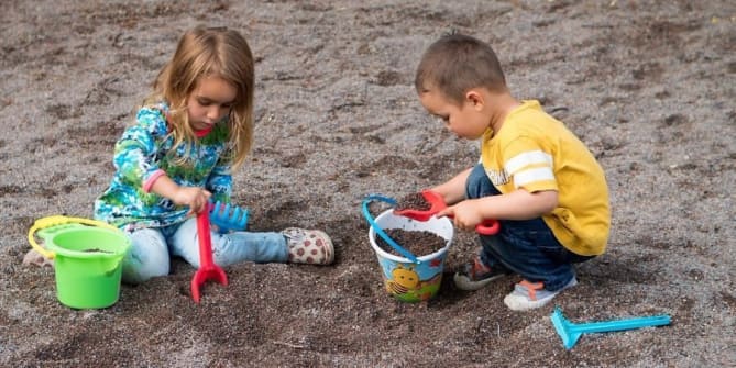 chidren playing