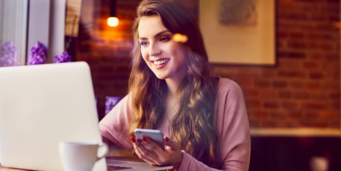 Business woman working alone in a coffee shop