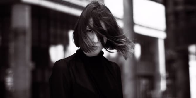 woman wearing black