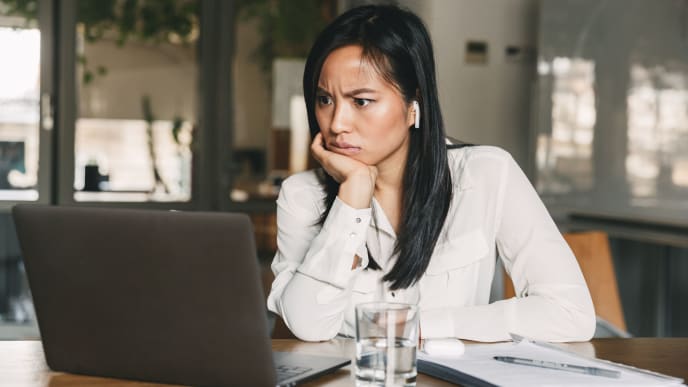 confused woman looking at laptop